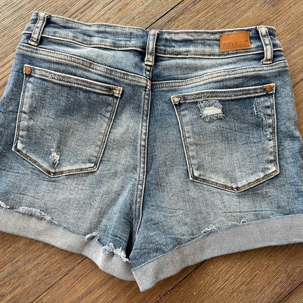 Judy Blue Distressed women’s Jean Shorts Sz large $10 - Picture 2 of 4